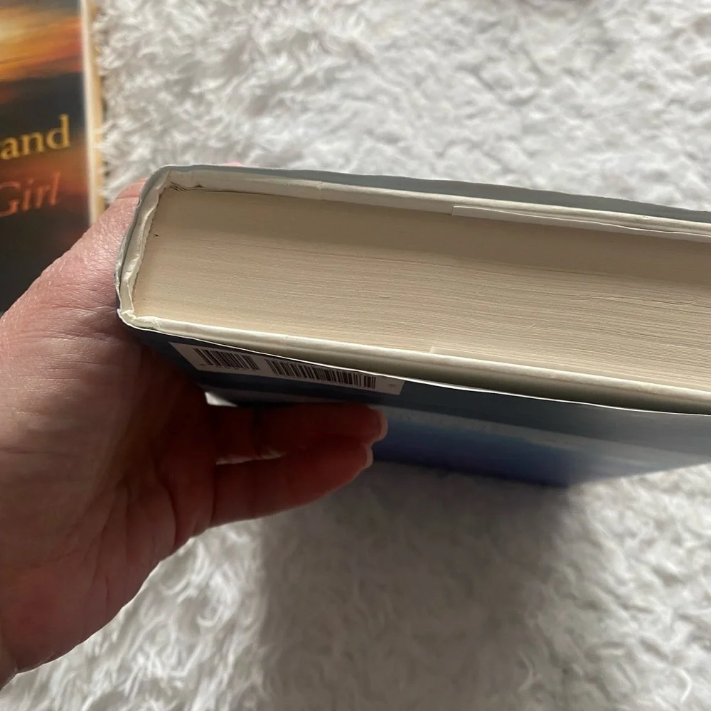 Bundle of 3 Elin Hilderbrand Hardcover Novels – Bestselling Beach Reads! - Picture 5 of 7